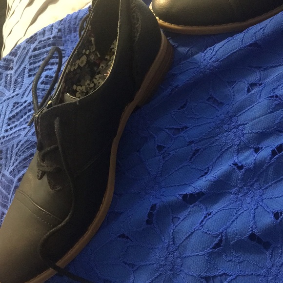 Super comfy shoes! Never worn - Picture 2 of 2